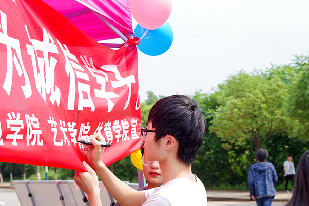 eacdbb0f4449413984d675275acecfe7.jpg